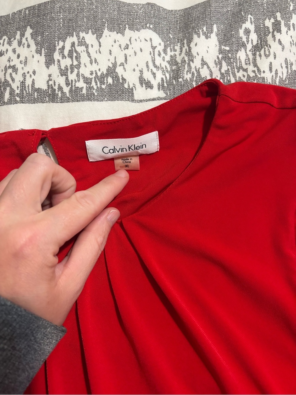 🧳Calvin Klein Red Sleeveless Pleated Neck Top - Picture 3 of 3